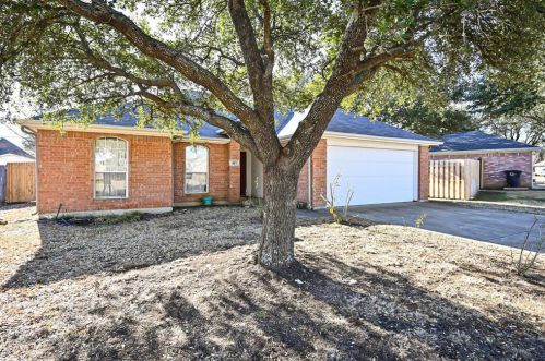 415 Preston Dr, Cleburne TX  76033-7334 exterior