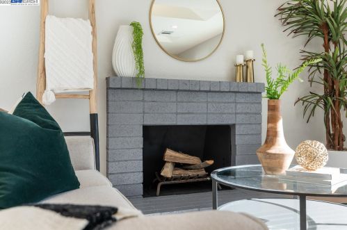 7298 Tamarack Dr, Pleasanton CA  94568-1749 exterior