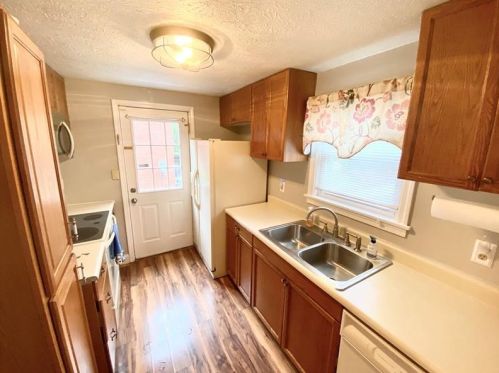 524 Wildwood Ave, New Castle PA  16105-2440 exterior