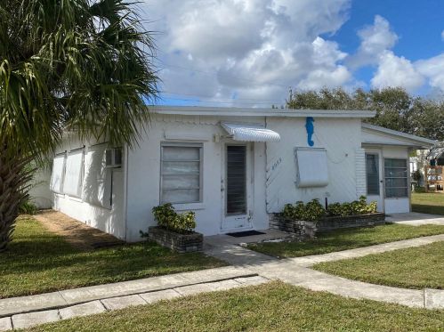 8955 Cypress St, Boynton Beach, FL 33436-2324