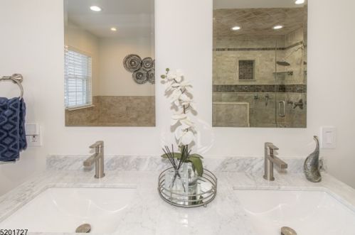 4 Stevens Ln, Martinsville NJ  08836-2249 exterior