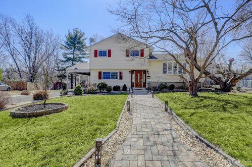 8 Glenside Ct, East Brunswick, NJ 08816-4229