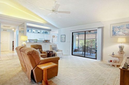 2041 Floresta Dr, Fort Pierce FL  34984-4705 exterior