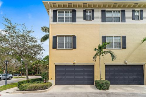 290 Quarry Knoll Way, Jupiter FL  33458-2888 exterior