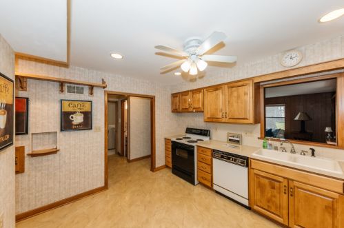 2551 95, Milwaukee WI 53227-2339 exterior