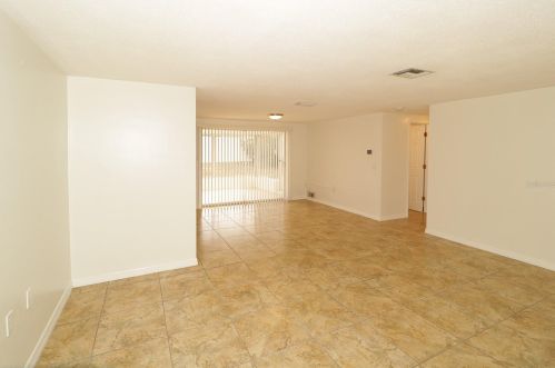 4301 Canterberry Dr, Tarpon Springs, FL 34691-2604