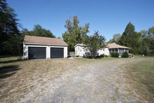 151 Bigger Rd, Cumberland, VA 23040-2027