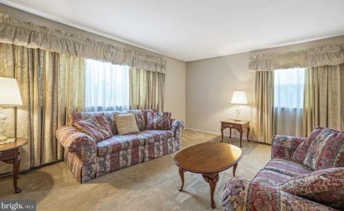 5 Pinyon Pine Cir, Wilmington DE  19808-1008 exterior
