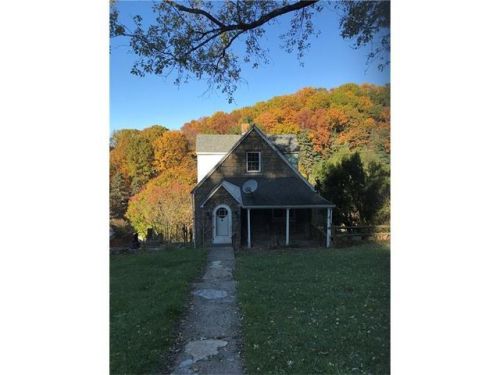 38 Forest Rd, Ambridge, PA 15003-1308