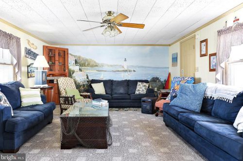 392 Bay Ave, Slaughter Beach, DE 19963-4911