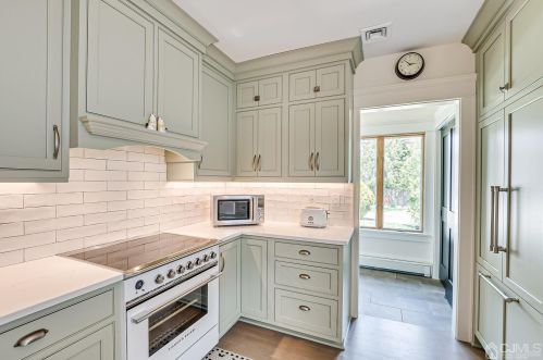 24 William St, Metuchen NJ  08840-1822 exterior