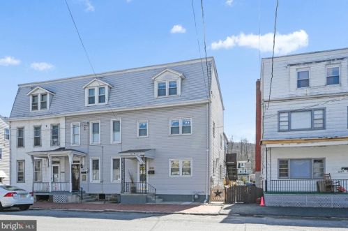 127 Jackson St, Port Carbon, PA 17965-1821