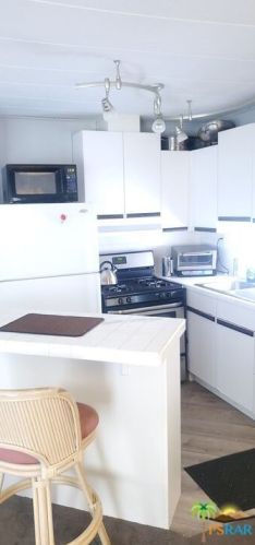 116 Logenita St, Palm Springs, CA 92264-0078