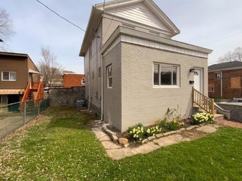 945 Greenfield Ave, Pittsburgh, PA 15217-2676