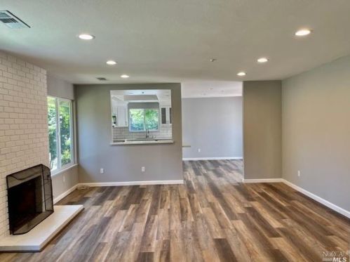 6581 Meadowridge Dr, Santa Rosa, CA 95409-5849