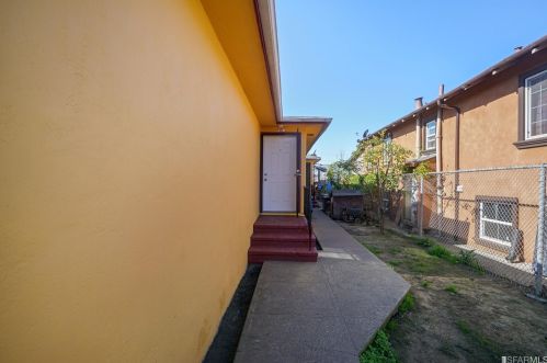 9637 D St, Oakland CA 94603-2437 exterior