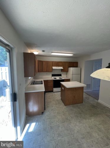 9704 Midland Way, Fredericksburg, VA 22408-7753