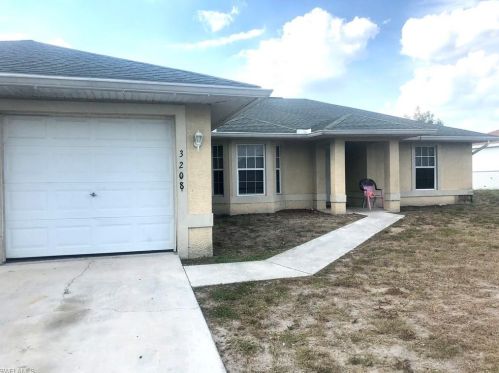 3208 6th St, Lehigh Acres, FL 33976-2414