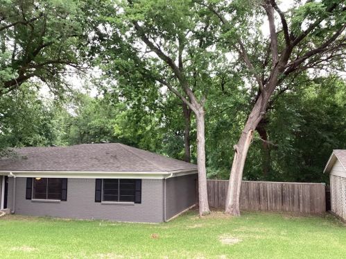 110 Ash Dr, Denison, TX 75020-6406