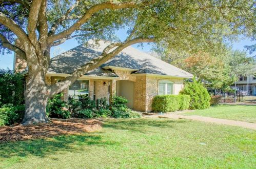 7608 Westwind Dr, Fort Worth, TX 76179-2826