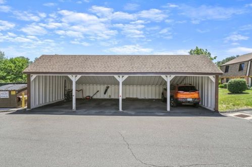 94 Homestead Ln, Brookfield Center, CT 06804-2668