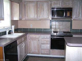 153 Crawford Pkwy, Portsmouth VA  23704-2636 exterior