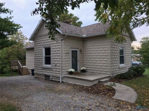 7181 Hall St, Holland, OH 43528-9541