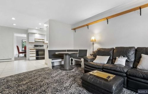 43 Bentley Dr, Franklin Lakes NJ  07417-1941 exterior