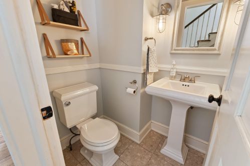 2119 Marion St, Milwaukee WI  53211-2007 exterior