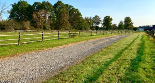 1556 Lamington Rd, Bedminster NJ  07921-2740 exterior