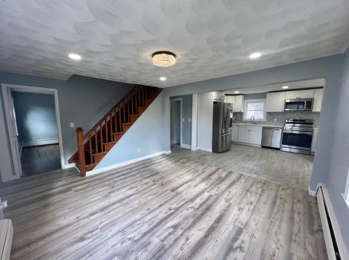 60 Heath Ave, Warwick RI  02888-1121 exterior