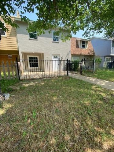 930 Riverside Dr, Fort Worth TX  76104-5526 exterior