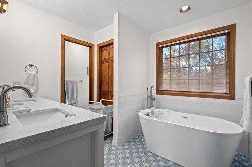 130 Maplevue Dr, Beaver Falls PA  15010-1475 exterior