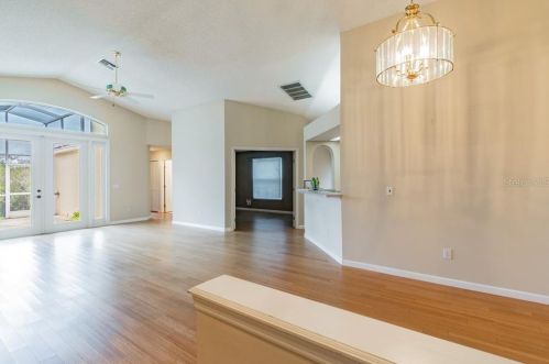 742 Lighthouse Dr, Tarpon Springs, FL 34689-1801