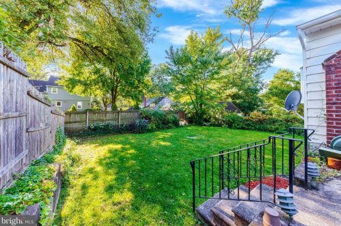 408 Hobart Dr, Tavistock NJ  08033-3623 exterior