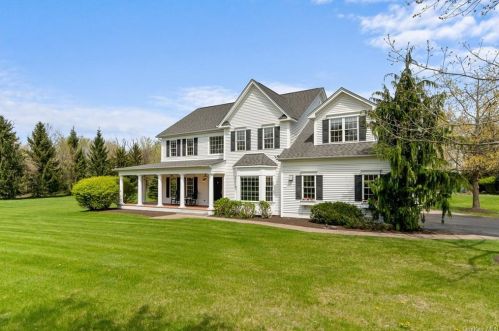 11 Wilhelm Dr, Warwick, NY 10990-2877