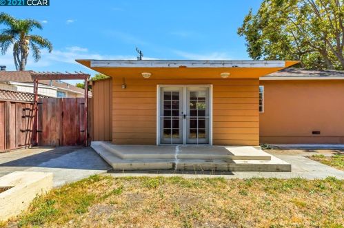 997 Hacienda Ave, San Lorenzo CA  94580-2856 exterior