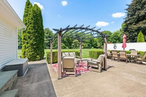 309 Pilgrim Ln, Southington CT  06489-1345 exterior