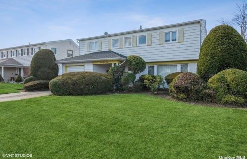 868 Viceroy Rd, North Wantagh, NY 11793-1647