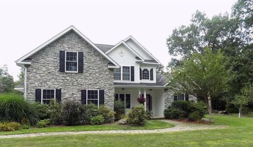 293 Mozzette Rd, Canadensis, PA 18325-4732