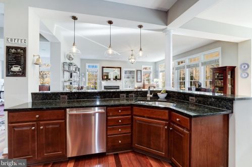 19376 Ml Dm Pl, Leesburg VA 20176-1637 exterior