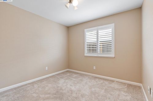 1920 Gateway Dr, Oakley, CA 94561-2621