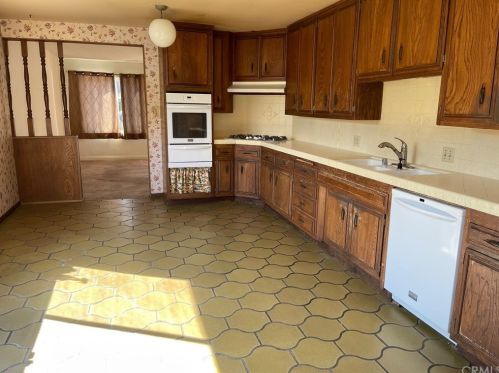 1102 Stanford Ave, Redondo Beach, CA 90278-4040