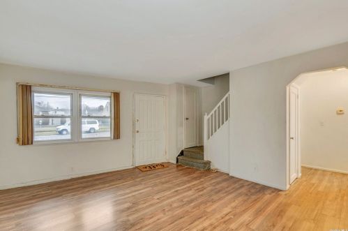 913 Merillon Ave, Westbury NY  11590-6112 exterior