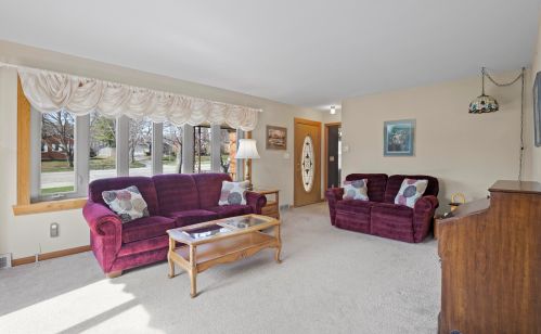 6341 Pershing Blvd, Kenosha, WI 53142-3274