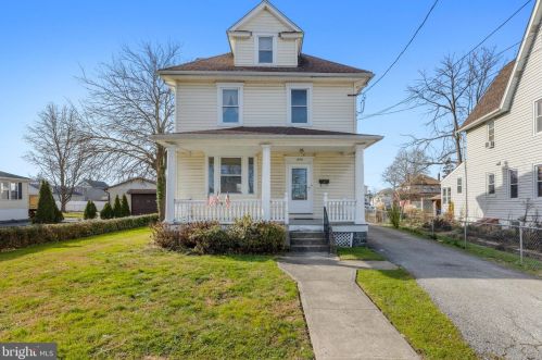 1556 Market St, Boothwyn, PA 19061-4243