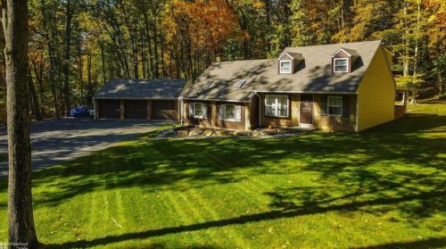 217 Benfield Rd, Macungie, PA 18062-2073