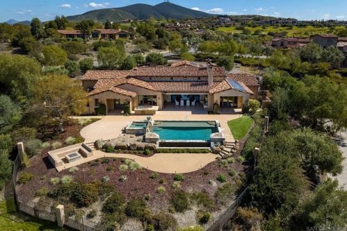 8411 Run Of The Knolls Ct, San Diego CA  92127 exterior