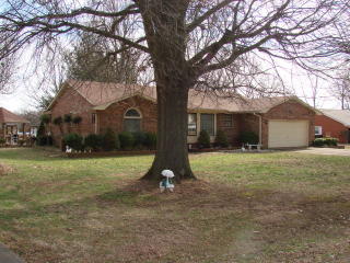 303 Jean St, Paris, TN 38242-4401