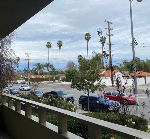 5215 Balboa Blvd, Van Nuys, CA 91316-2704